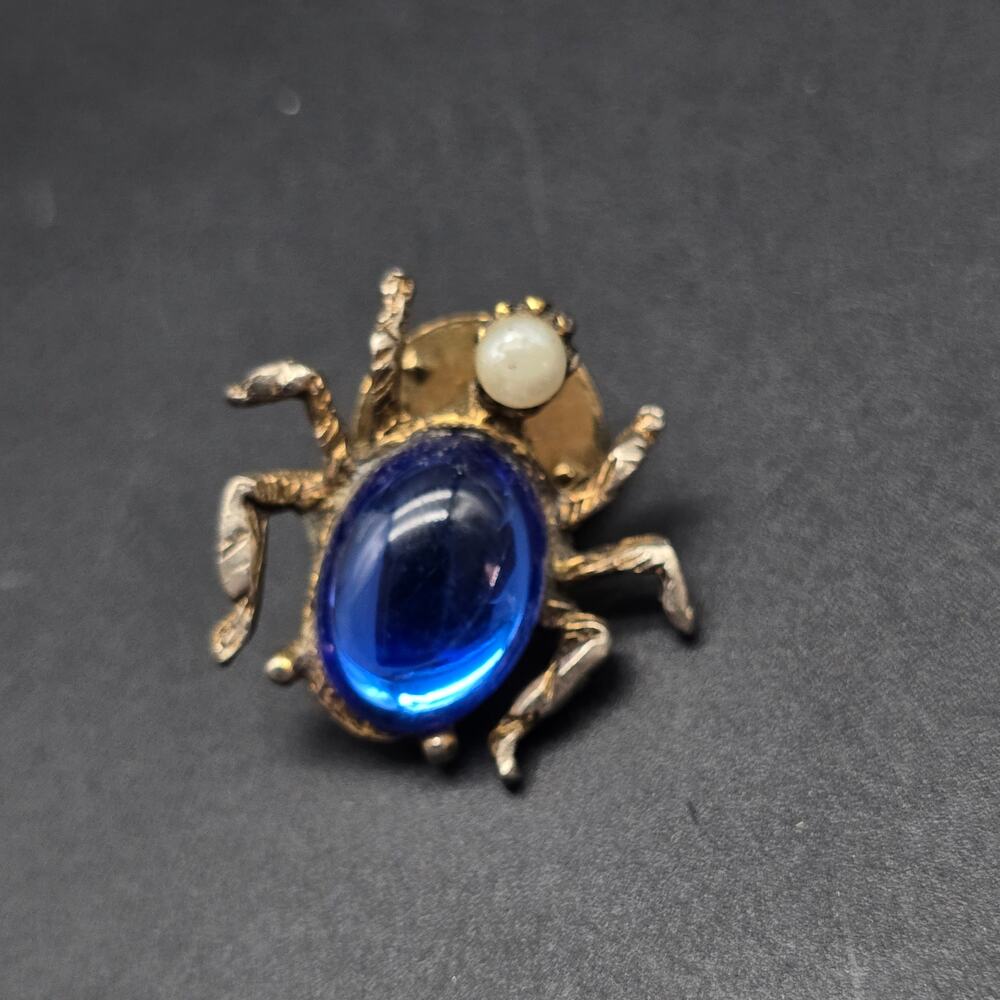 AJC Insect Bug Pin Gold Tone Blue Cabochone Stomach Belly Vintage Jewelry